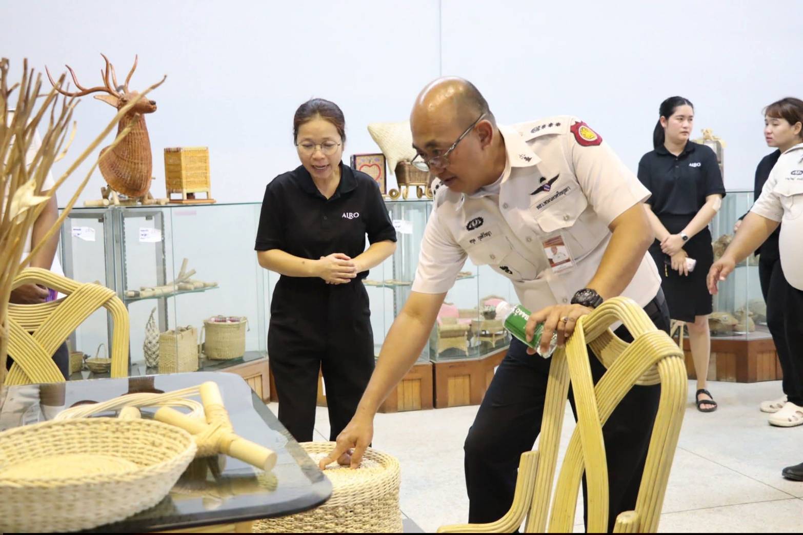 title - ผู้อำนวยการศูนย์ส่งเสริมและพัฒนาอาชีพเสริมนอกภาคการเกษตร ให้การต้อนรับ ผู้อำนวยการทัณฑสถานวัยหนุ่มพระนครศรีอยุธยา พร้อมด้วย ผู้อำนวยการส่วนและหัวหน้าฝ่ายทัณฑสถานฯ เข้าเยี่ยมชมแผนกฝึกอบรมทั้ง 12 แผนก และพื้นที่ภายในศูนย์ส่งเสริมและพัฒนาอาชีพเสริมนอกภาคการเกษตร 